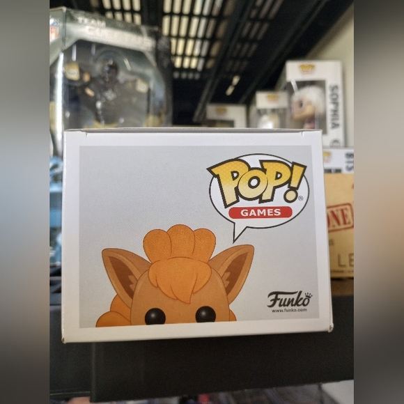 Flocked Vulpix Funko POP! Pokemon Fall Convention Exclusive - Picture 7 of 8